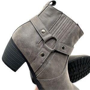 Easy Street Chicory Western Bootie Grey Size 6 WW